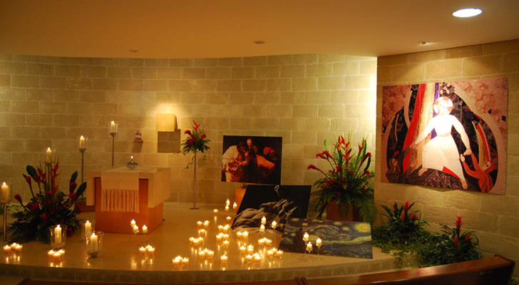 Altare della Reposizione Eucaristica realizzato nella Parrocchia di S. Rita in Bari - Ceglie del Campo